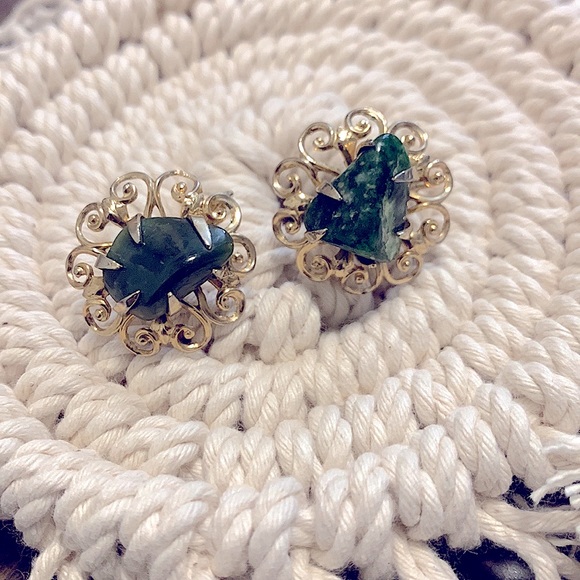 Rare VTG Clip-On Earrings Gold-Tone Flower Cradling Natural Moss Agate Stones - Picture 4 of 16